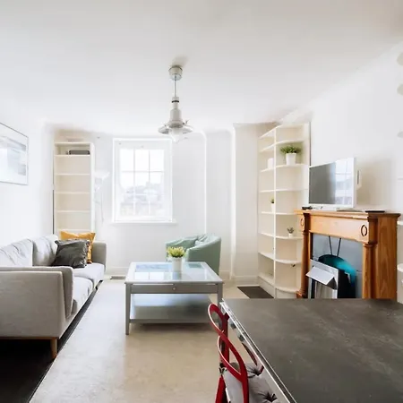 Homely 1 Bedroom In Centre With River View דבלין