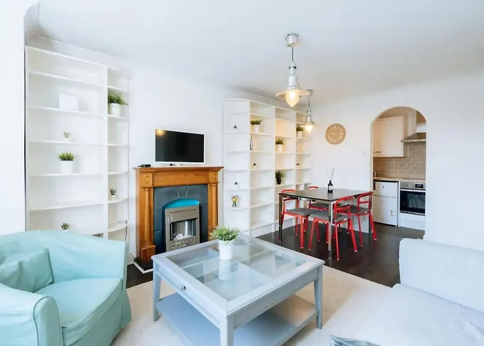 Homely 1 Bedroom In Centre With River View דבלין