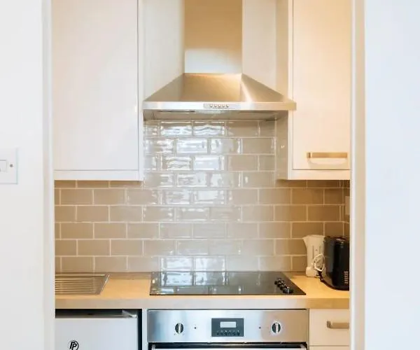 Homely 1 Bedroom In Centre With River View *