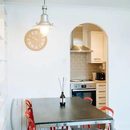 Homely 1 Bedroom In Centre With River View *