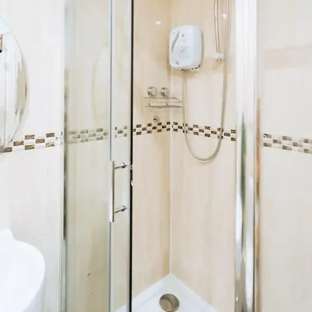 Homely 1 Bedroom In Centre With River View Appartement