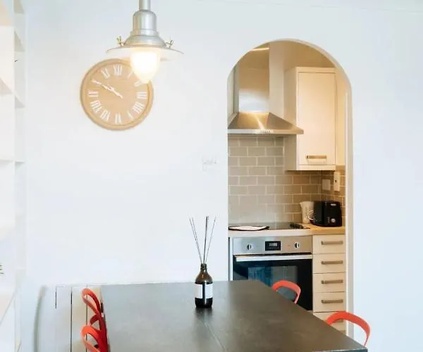 Homely 1 Bedroom In Centre With River View *
